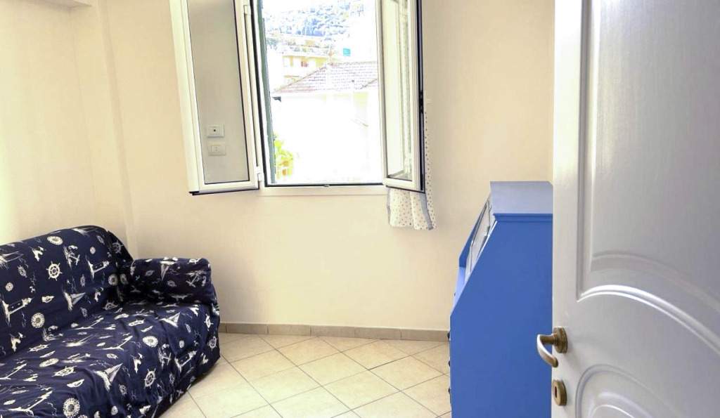 Sanremo, zona via Galilei, Luminoso trilocale ristrutturato, pronto per essere abitato