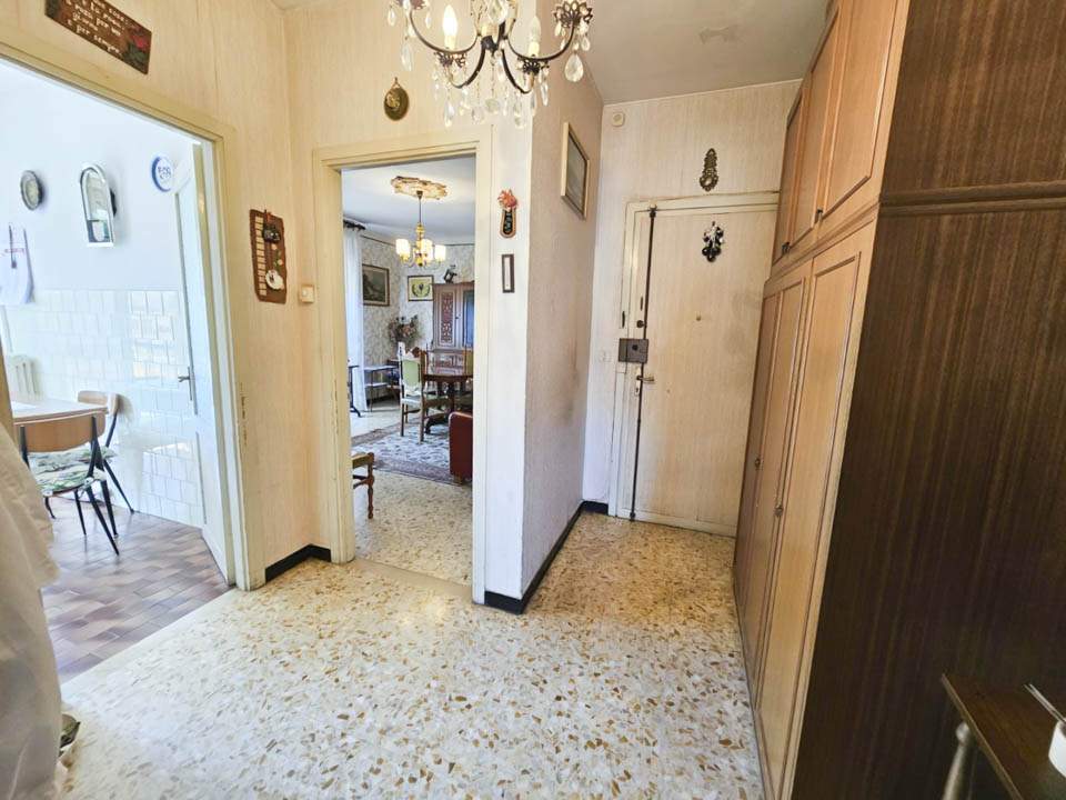 Sanremo, via Galilei, Ampio Trilocale Luminoso con Vista Mare