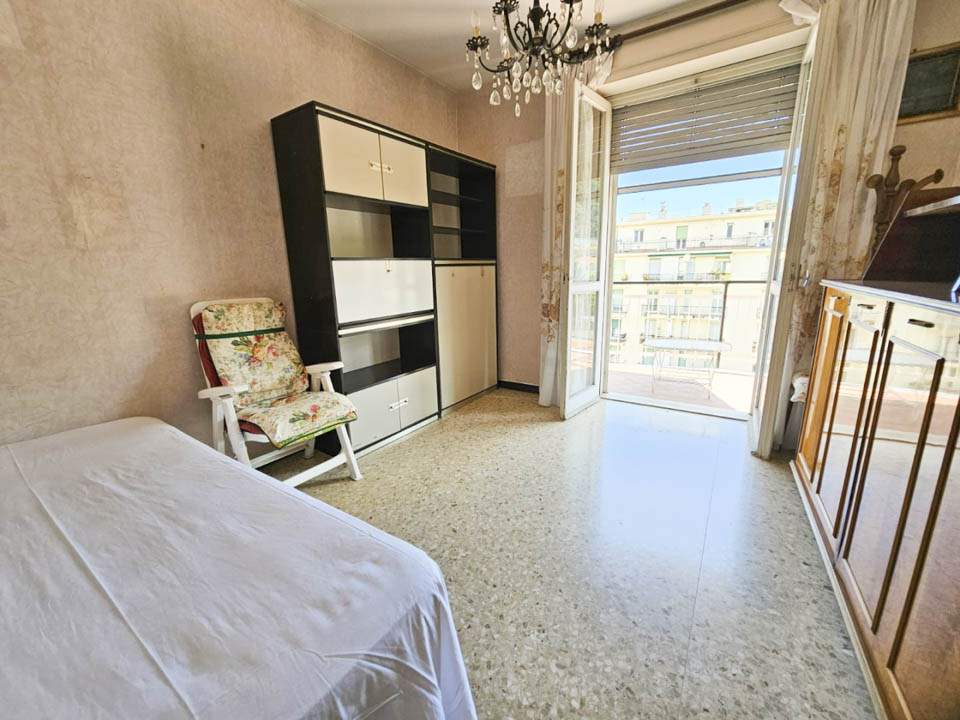 Sanremo, via Galilei, Ampio Trilocale Luminoso con Vista Mare