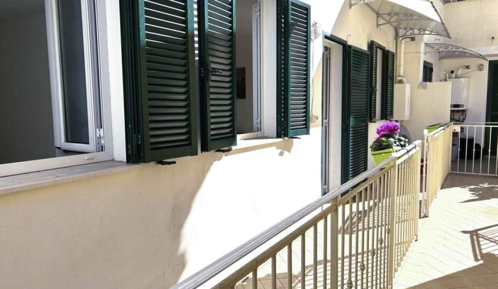 Sanremo, zona via Galilei, Luminoso trilocale ristrutturato, pronto per essere abitato