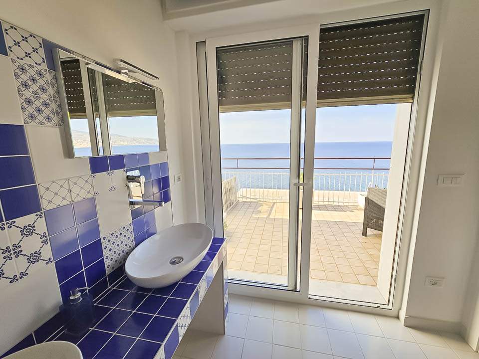 Sanremo: Attico di Lusso Fronte Mare con Terrazza