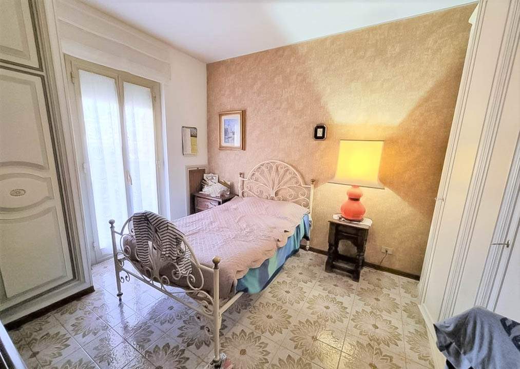 Sanremo, zona collinare, Strada Capinera, quadrilocale con cantina e posto auto coperto