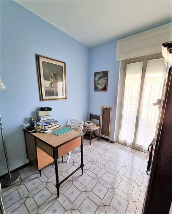 Sanremo, zona collinare, Strada Capinera, quadrilocale con cantina e posto auto coperto