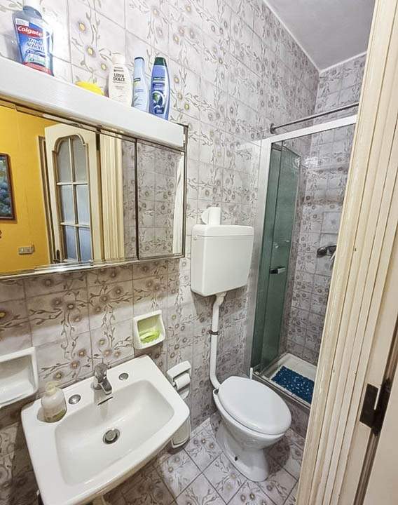 Sanremo, zona collinare, Strada Capinera, quadrilocale con cantina e posto auto coperto