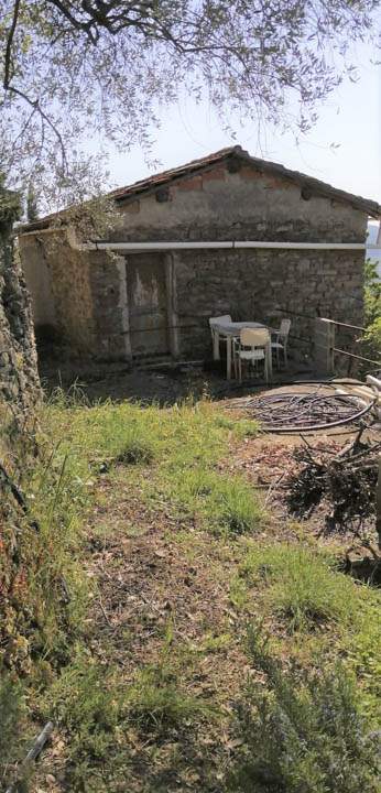 Luvaira, vallata di San Biagio della Cima, terreno di 7.900mq con fabbricato rurale di 90mq