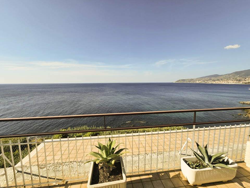 Sanremo: Attico di Lusso Fronte Mare con Terrazza
