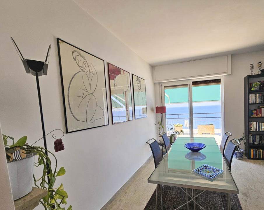 Sanremo: Attico di Lusso Fronte Mare con Terrazza
