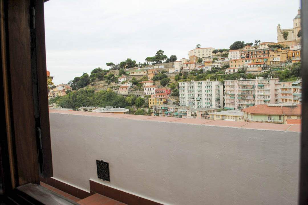 Sanremo vendita appartamento su due livelli in casa indipendente