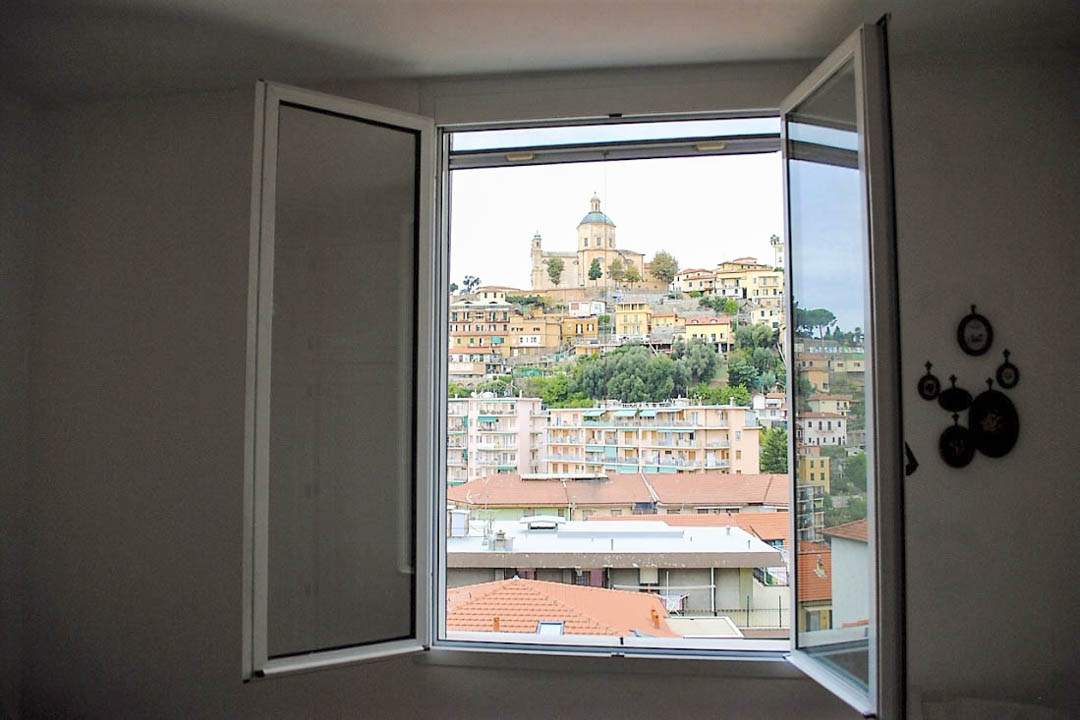 Sanremo vendita appartamento su due livelli in casa indipendente