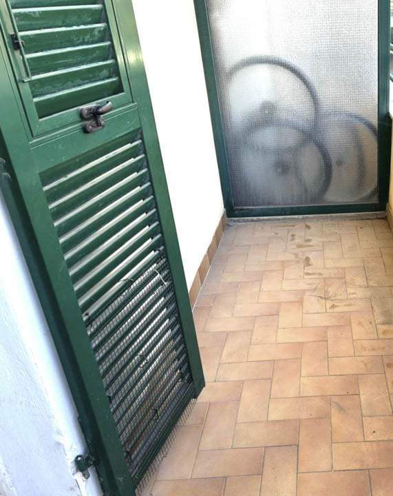 Sanremo: parte alta di via Pietro Agosti, luminoso trilocale con box auto