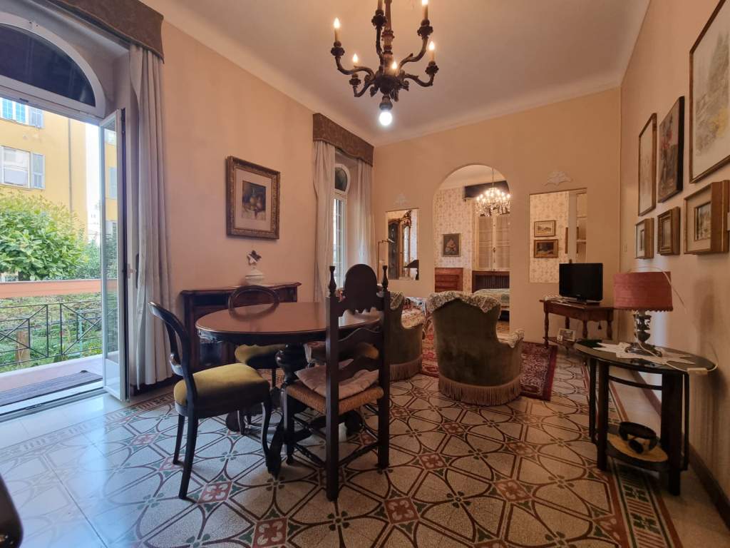 Sanremo, Quadrilocale Luminoso con Giardino Privato in Centro