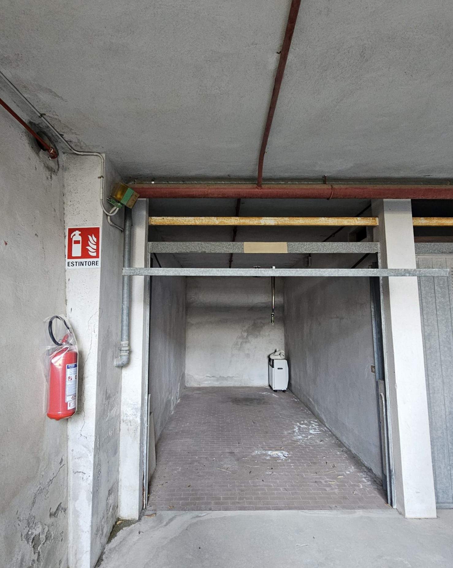 Sanremo, collinare, monolocale con piscina e terrazzo.