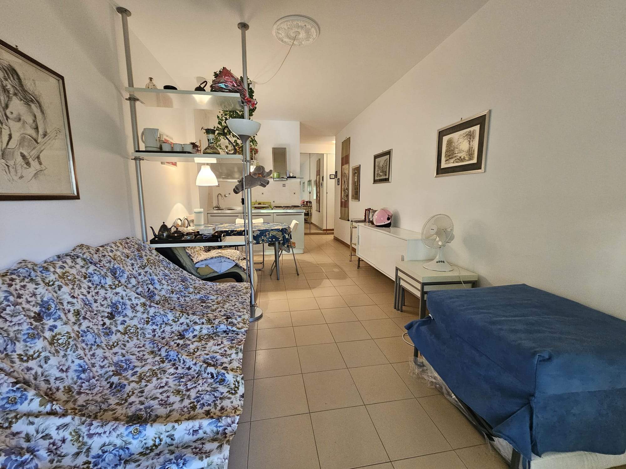 Sanremo, collinare, monolocale con piscina e terrazzo.