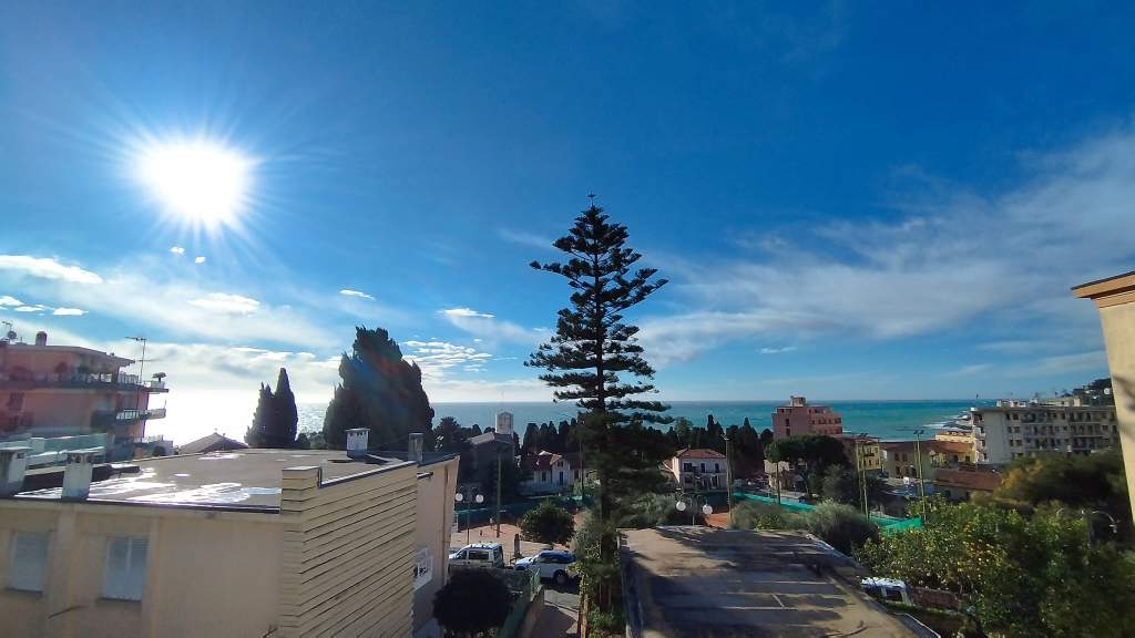 Sanremo, Esclusivo Trilocale ristrutturato e arredato in zona Foce, con terrazza e garage