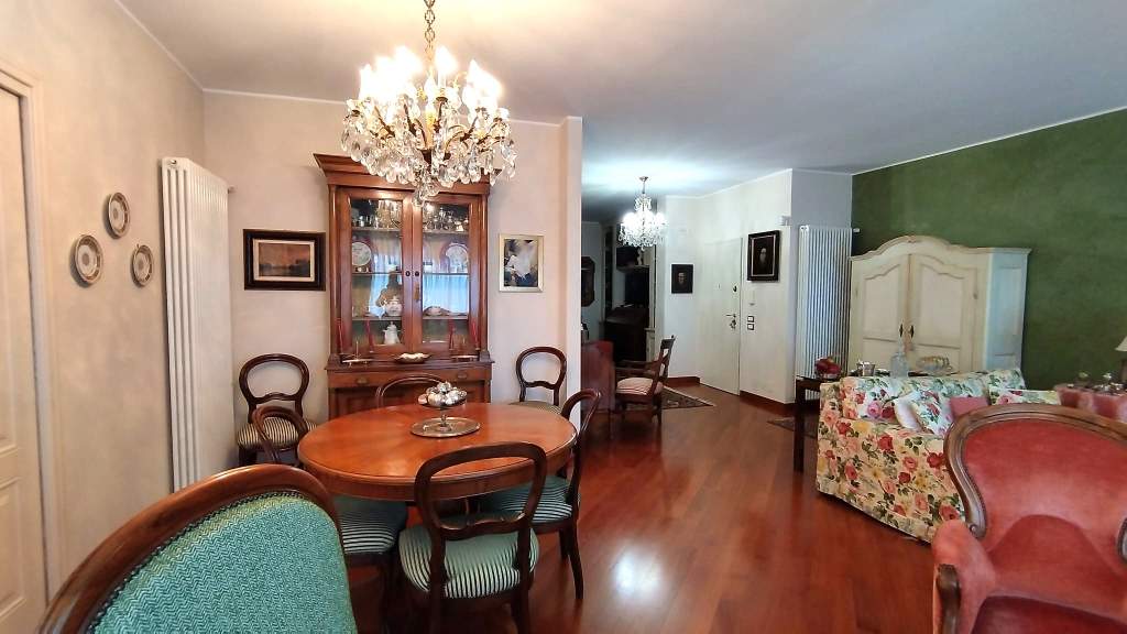 Sanremo, Zona Foce, Sottoattico Elegante con Vista Mare.