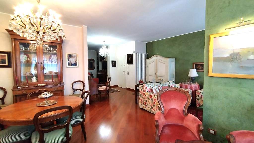 Sanremo, Zona Foce, Sottoattico Elegante con Vista Mare.
