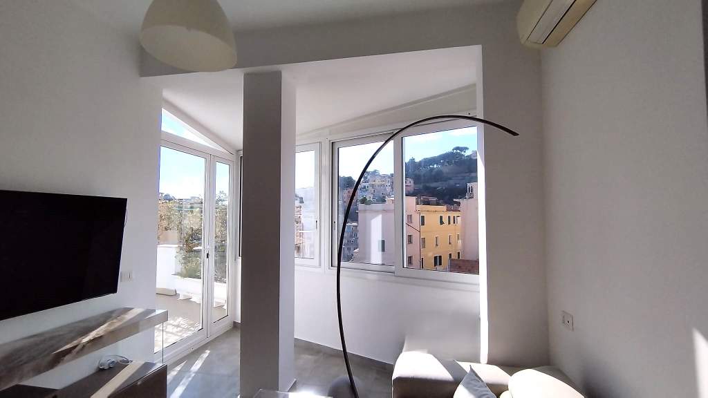 Trilocale Attico Ristrutturato in Centro a Sanremo