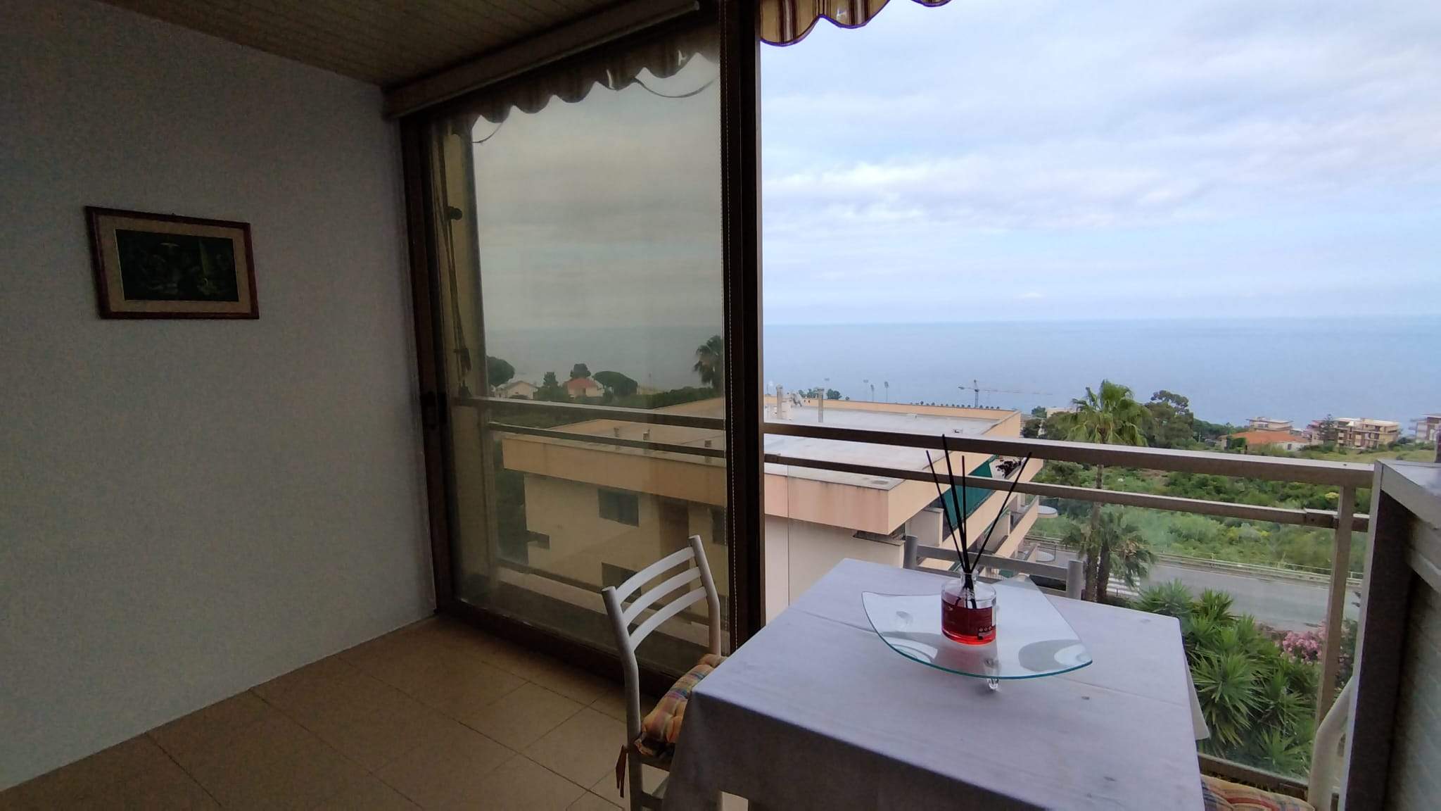 Vendita Monolocale a Sanremo con splendida vista mare, piscina e box auto.