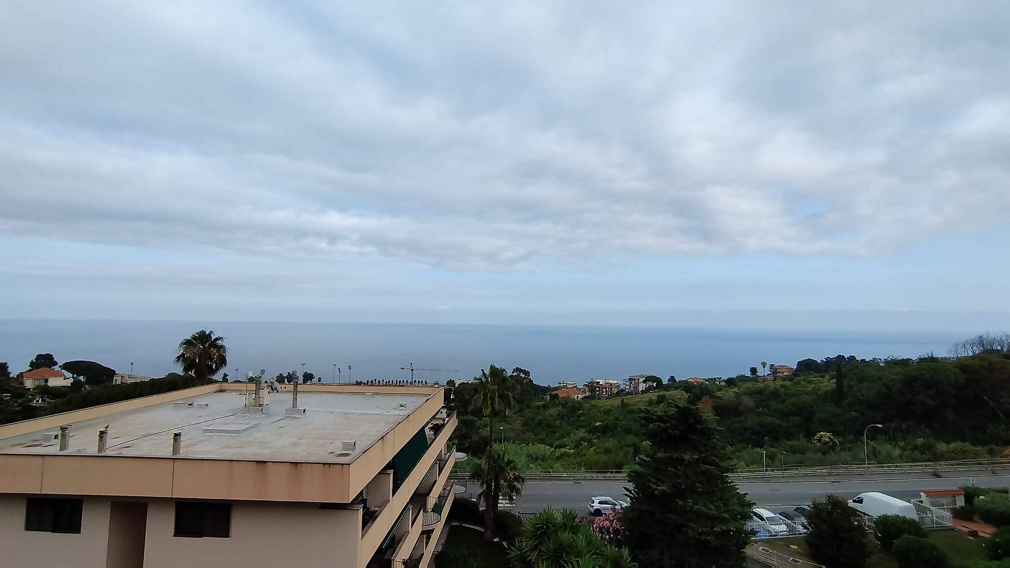 Vendita Monolocale a Sanremo con splendida vista mare, piscina e box auto.