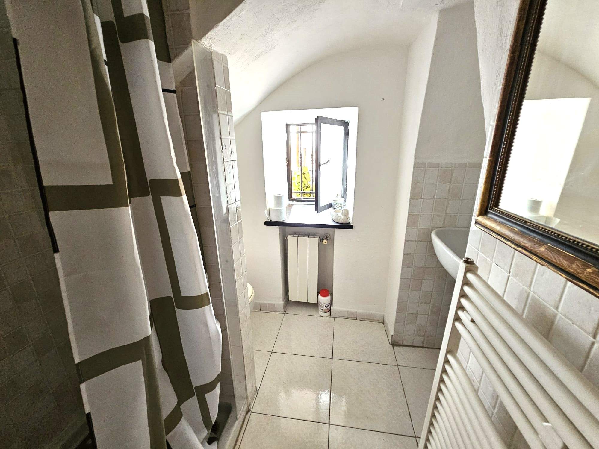 Sanremo: Appartamento in Casa Storica con Vista Mare e Monti