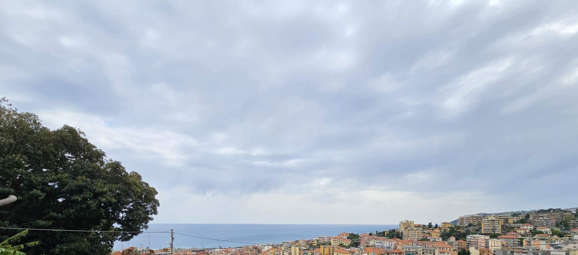 Sanremo: Appartamento in Casa Storica con Vista Mare e Monti