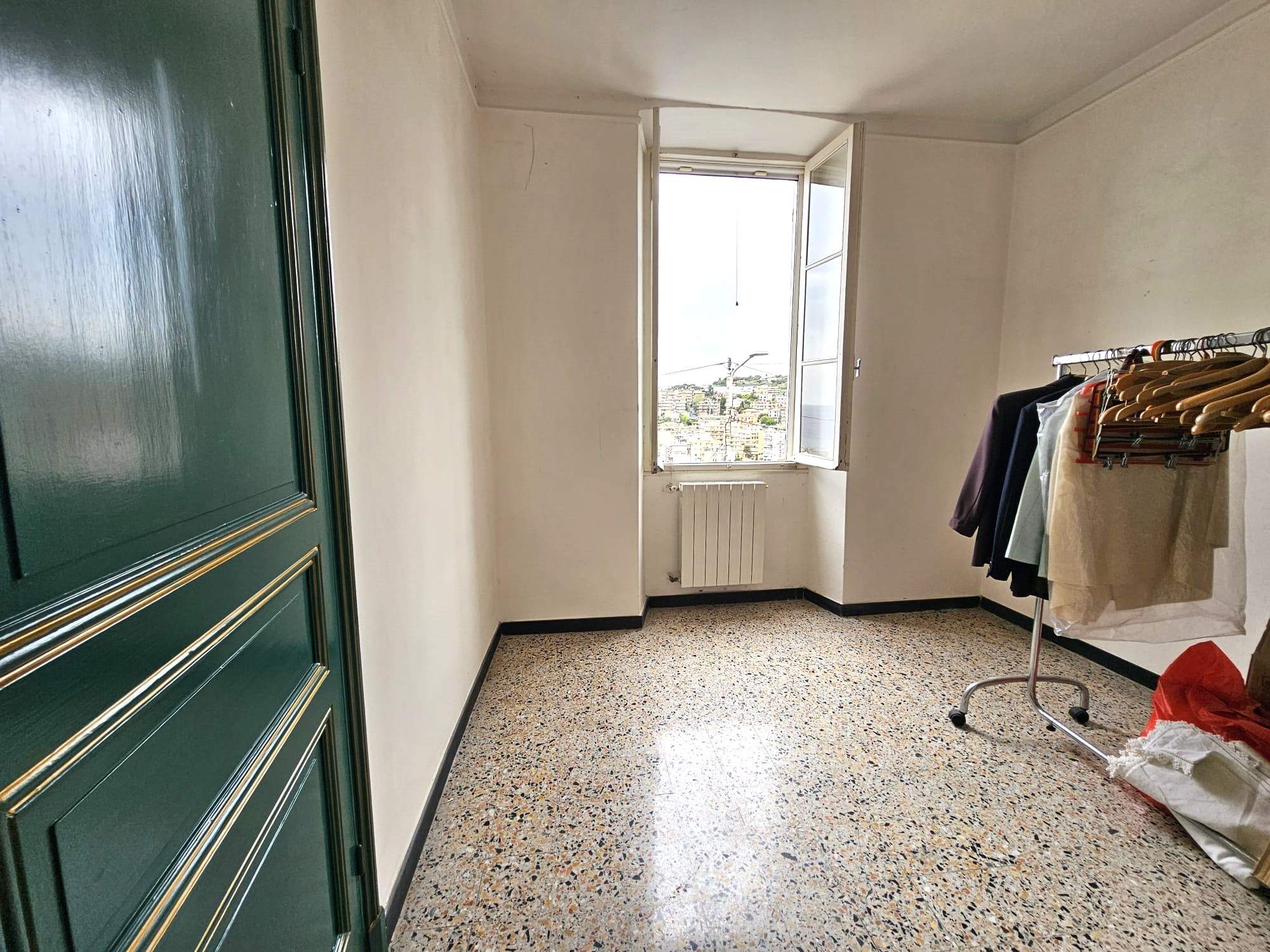 Sanremo: Appartamento in Casa Storica con Vista Mare e Monti