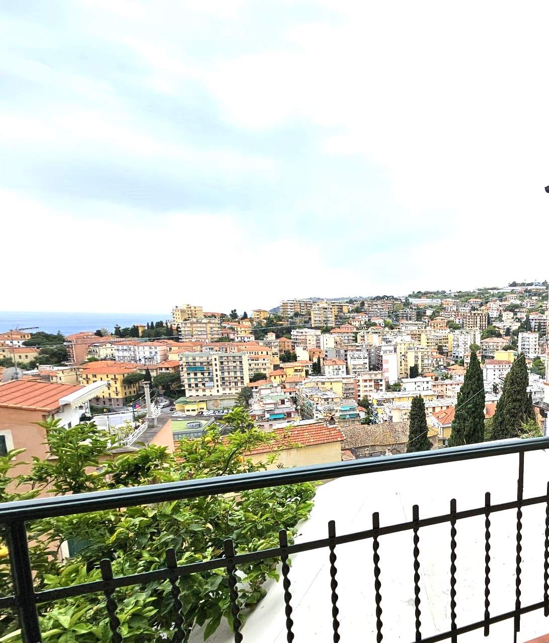 Sanremo: Appartamento in Casa Storica con Vista Mare e Monti
