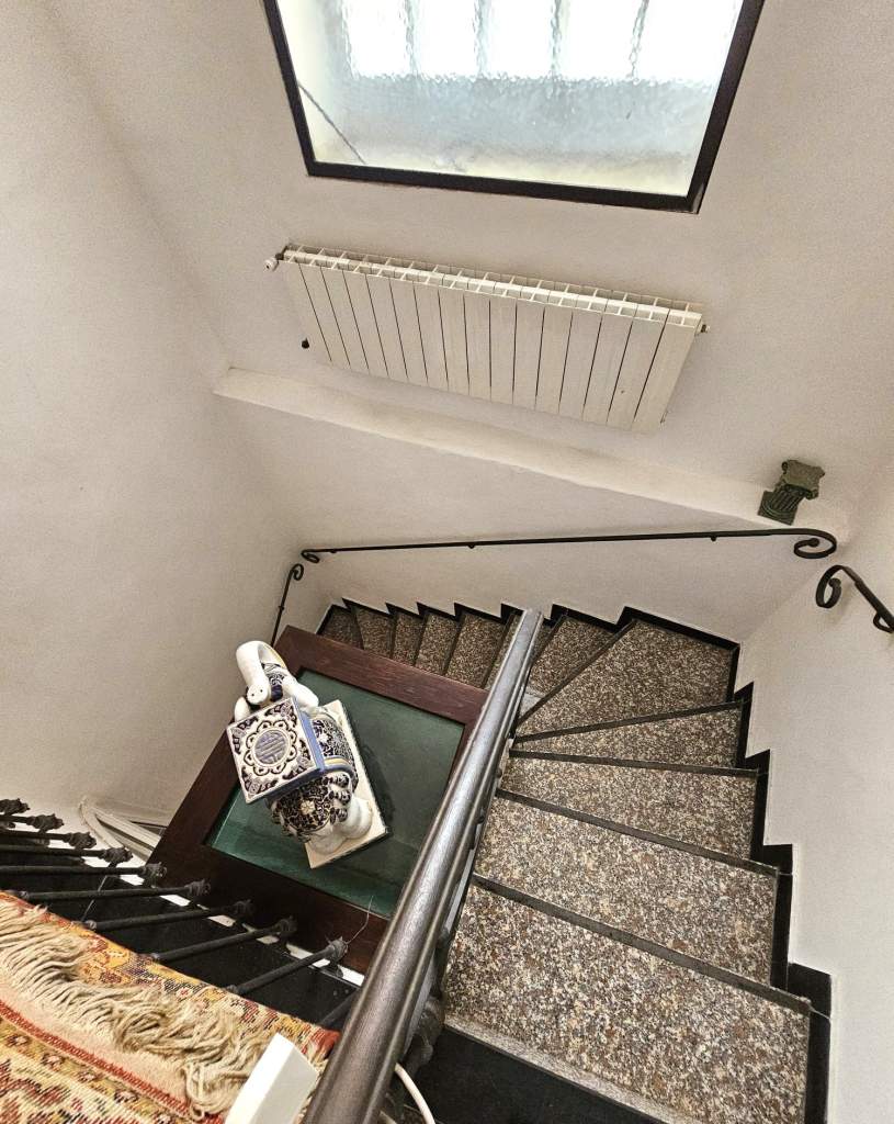 Sanremo: Appartamento in Casa Storica con Vista Mare e Monti