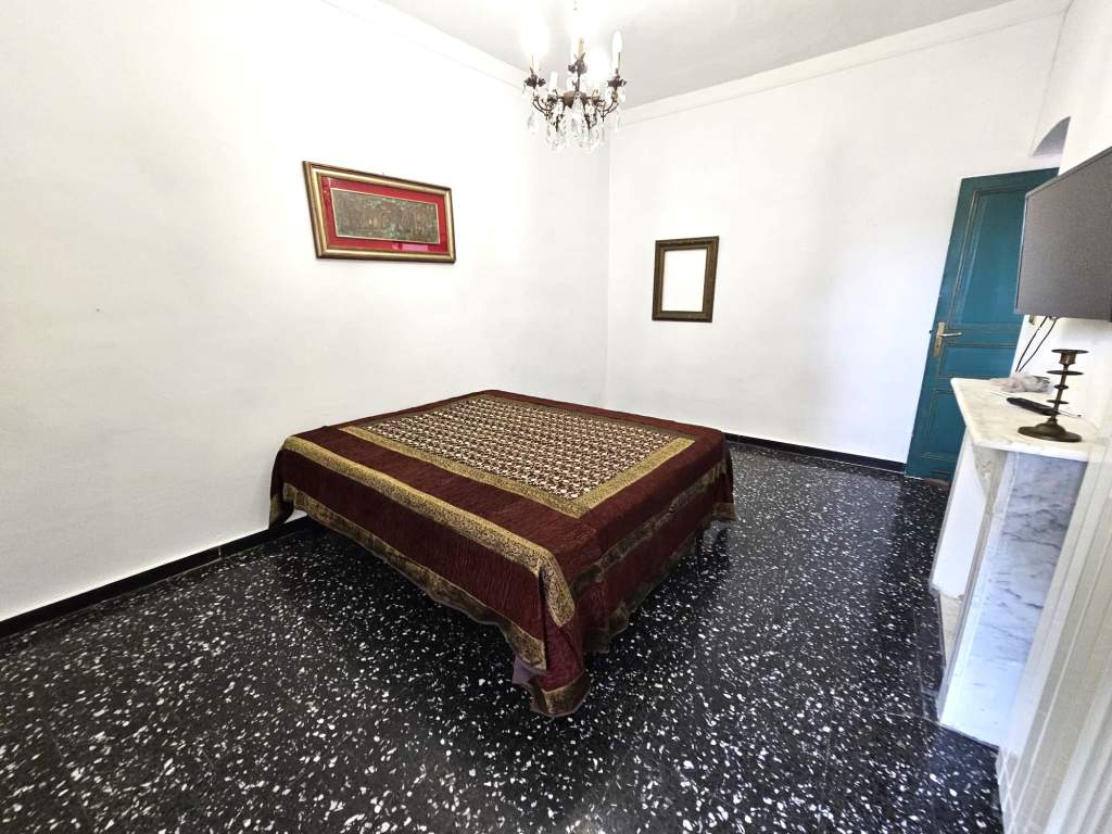 Sanremo: Appartamento in Casa Storica con Vista Mare e Monti