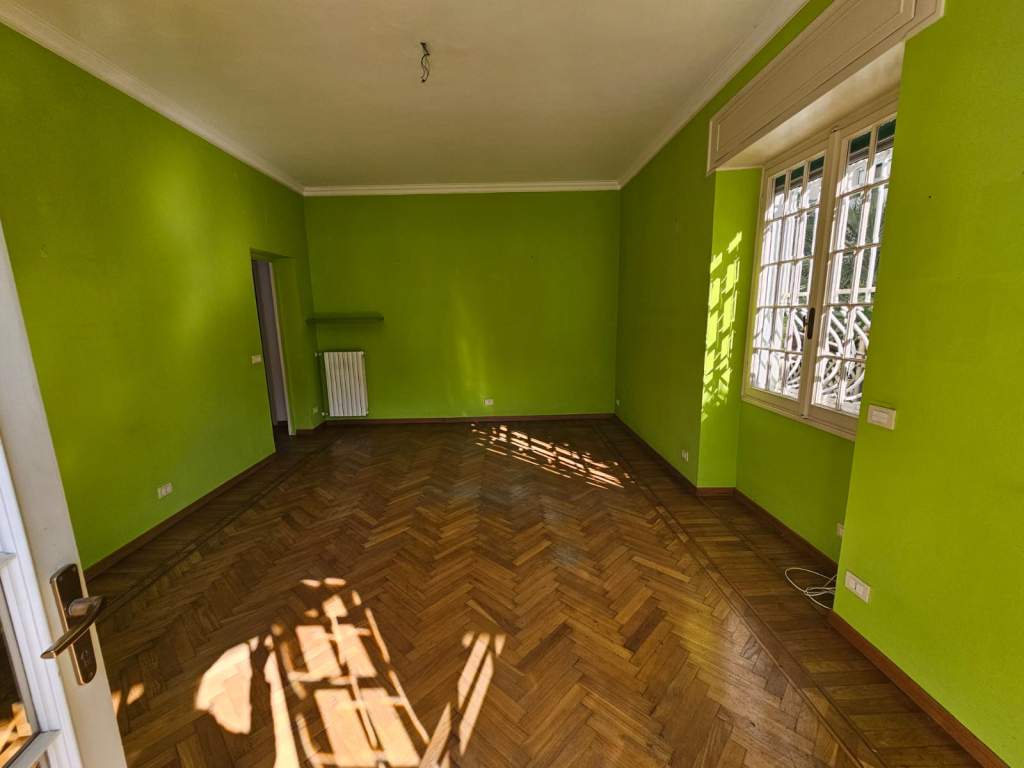 Sanremo, zona Chiesa Russa, in contesto residenziale