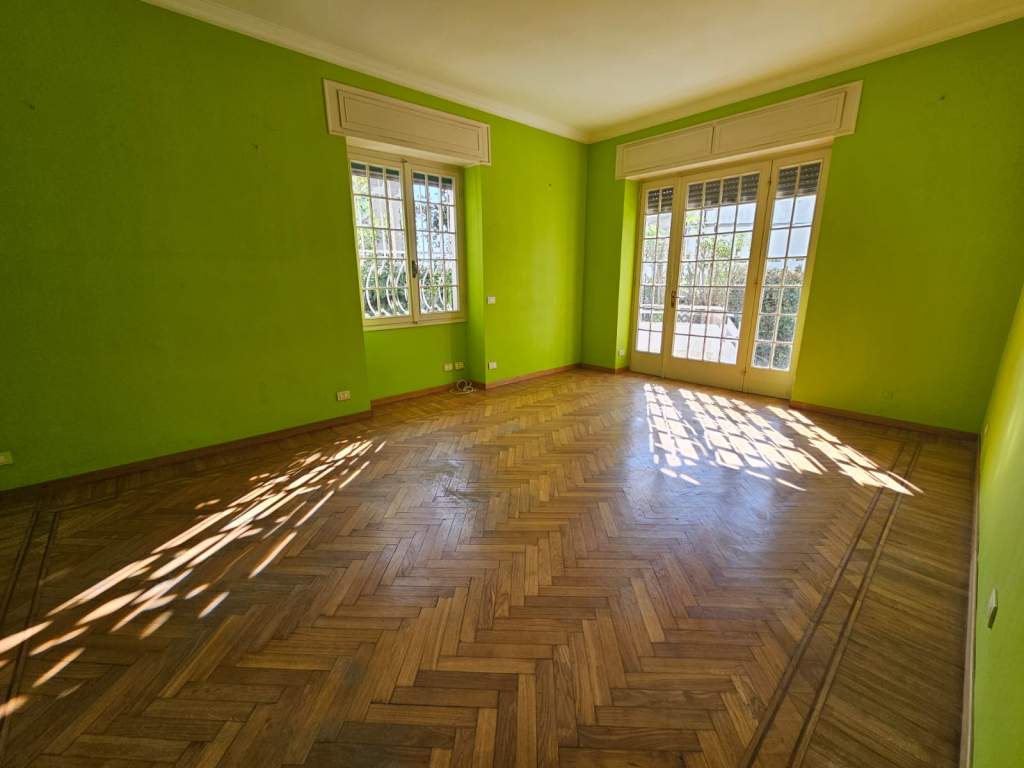 Sanremo, zona Chiesa Russa, in contesto residenziale