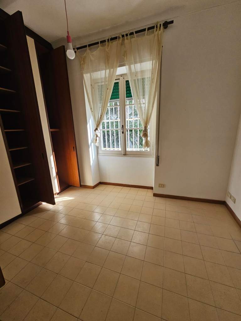 Sanremo, zona Chiesa Russa, in contesto residenziale