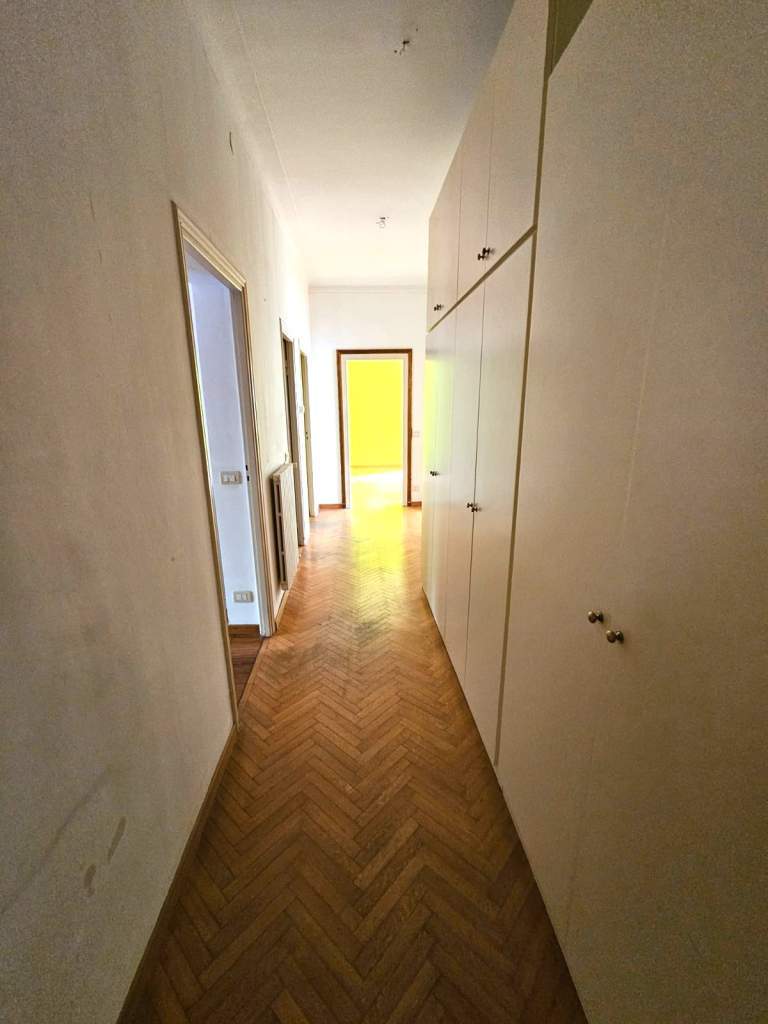 Sanremo, zona Chiesa Russa, in contesto residenziale