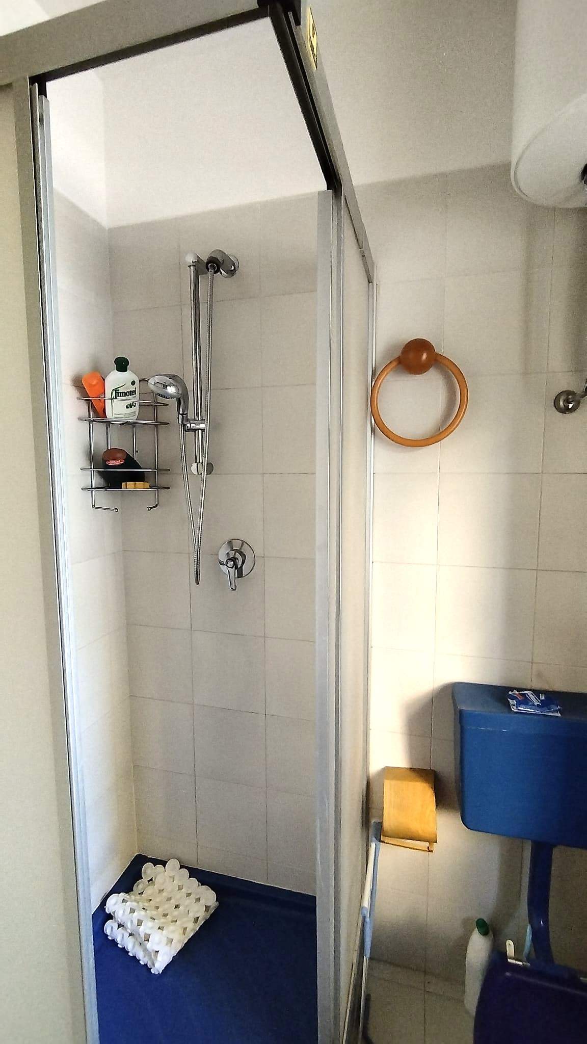 Sanremo, collinare, monolocale con piscina e terrazzo.