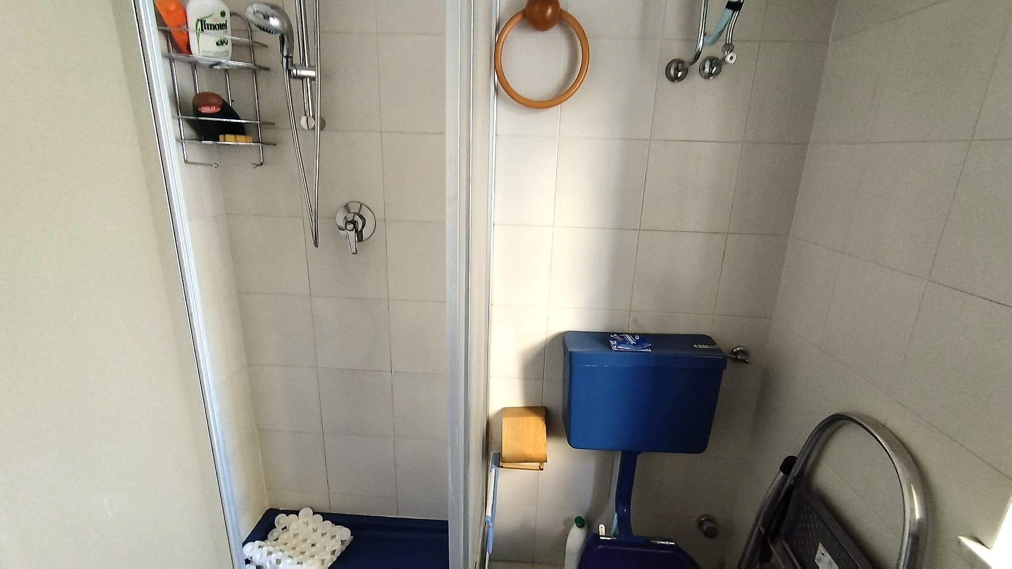 Sanremo, collinare, monolocale con piscina e terrazzo.