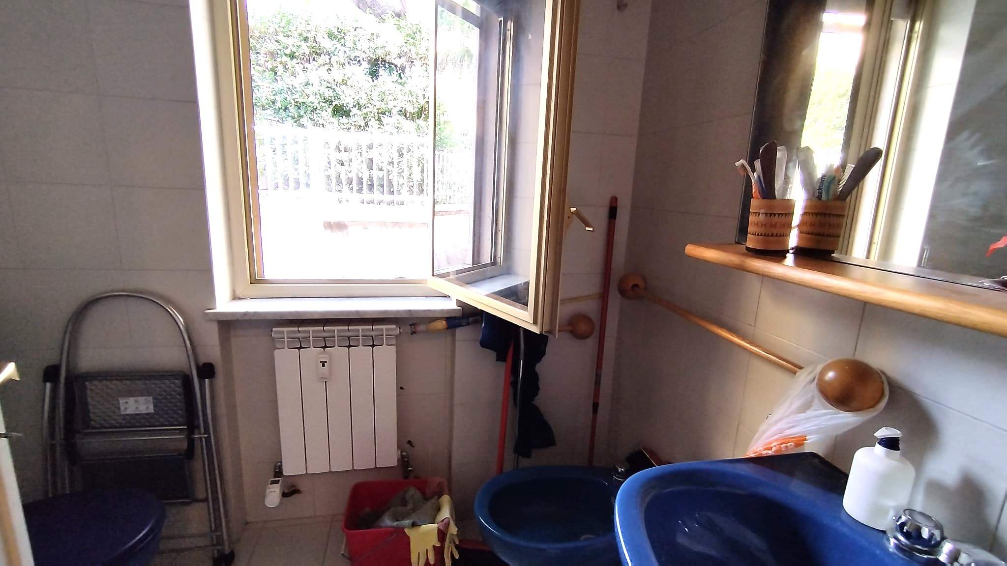 Sanremo, collinare, monolocale con piscina e terrazzo.