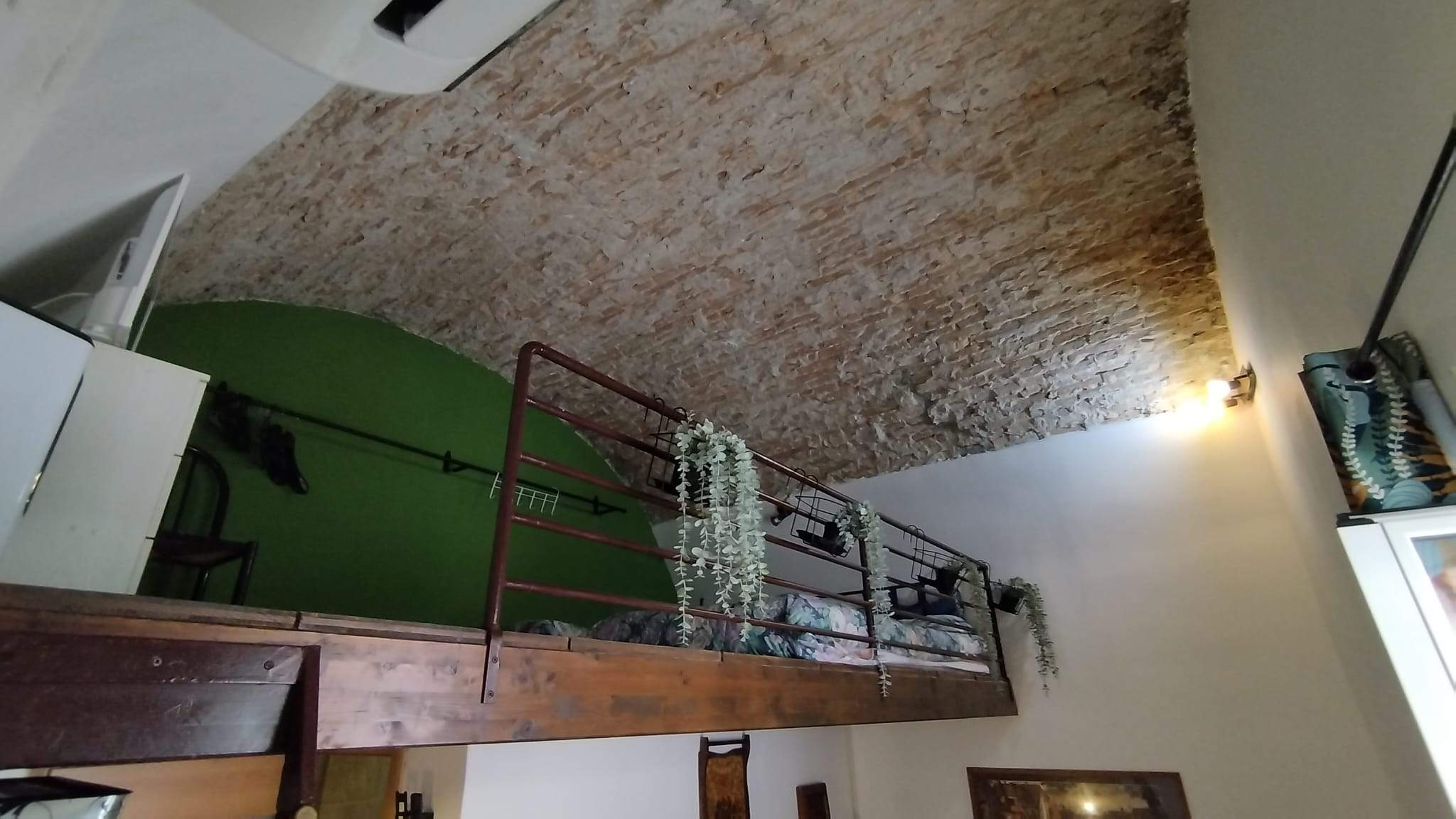 Sanremo, monolocale ristrutturato con terrazza vivibile in centro storico Zona San Siro
