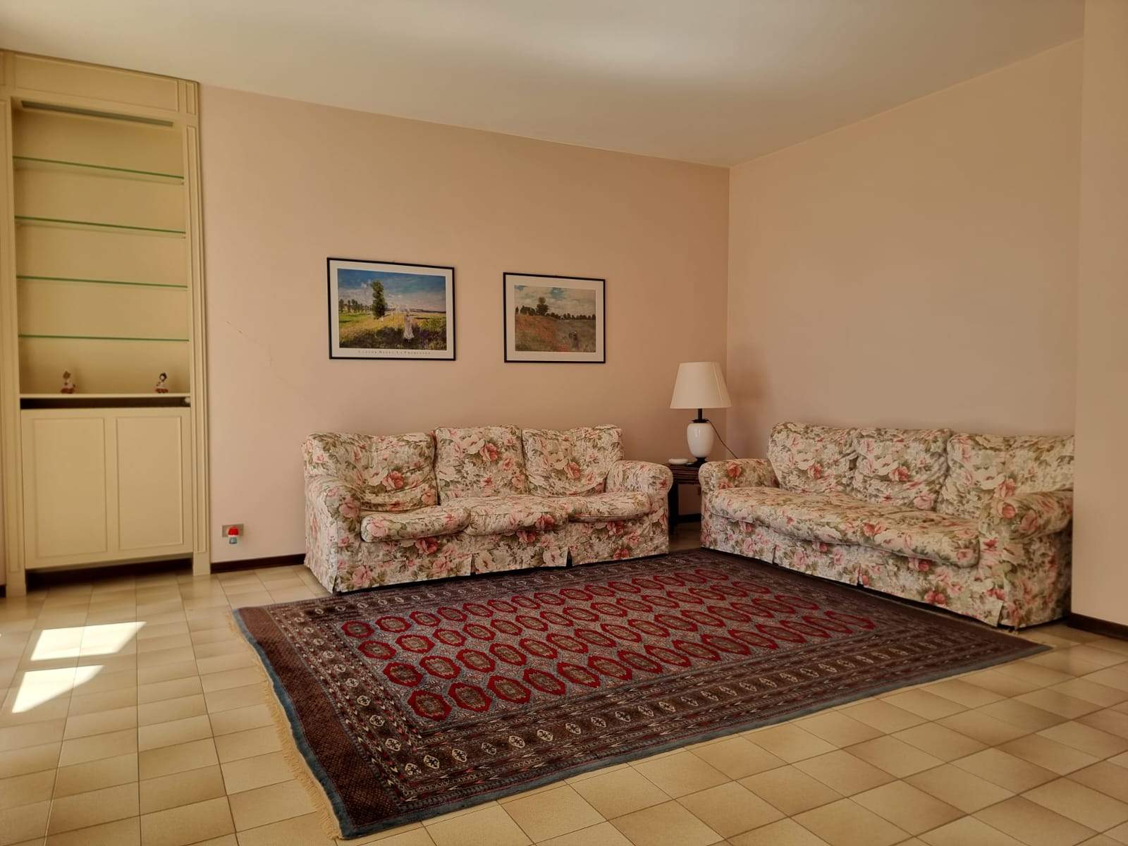 Sanremo, Via Padre Semeria. Ampio appartamento in elegante palazzina con giardino condominiale