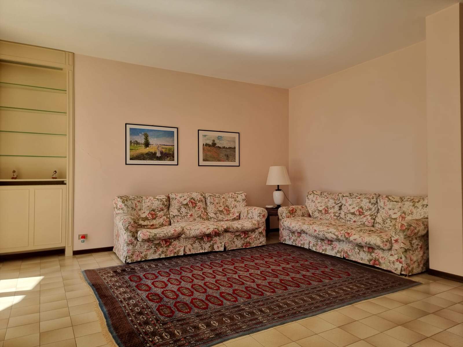 Sanremo, Via Padre Semeria. Ampio appartamento in elegante palazzina con giardino condominiale