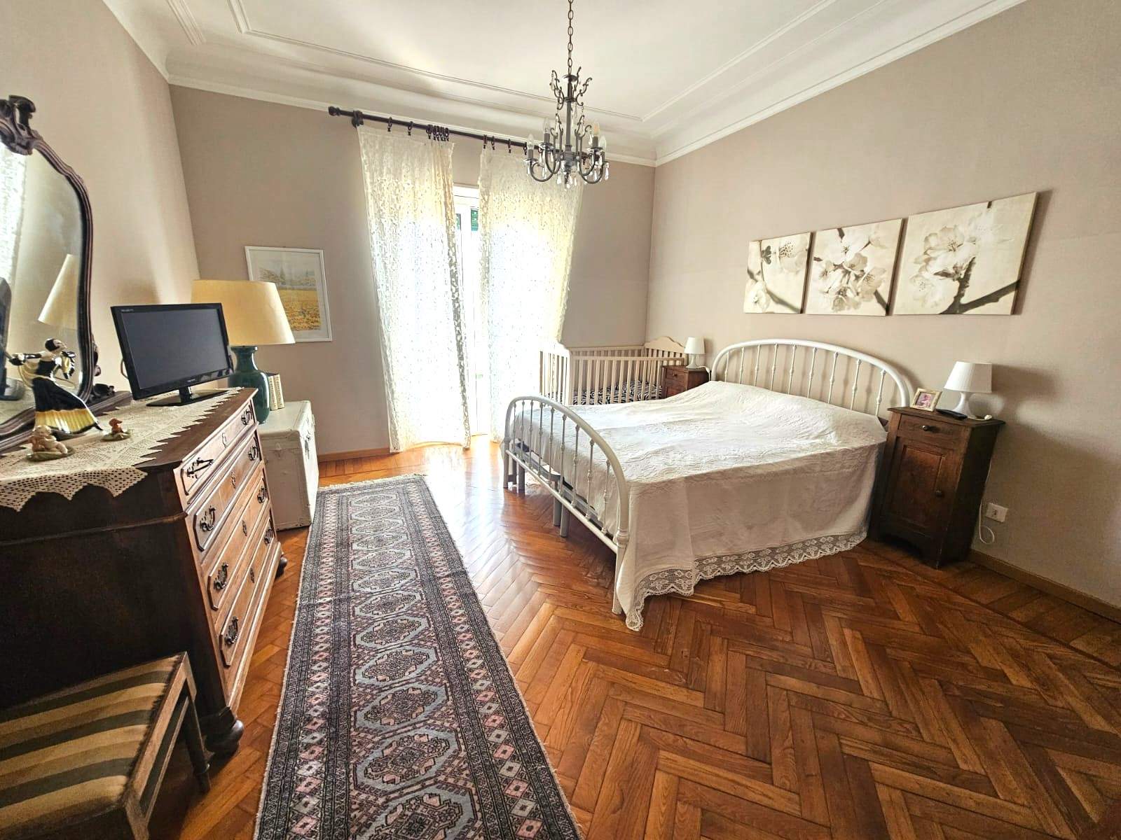 Sanremo, Centro Foce, a due passi dal mare, quadrilocale con cantina, box auto e vista mare