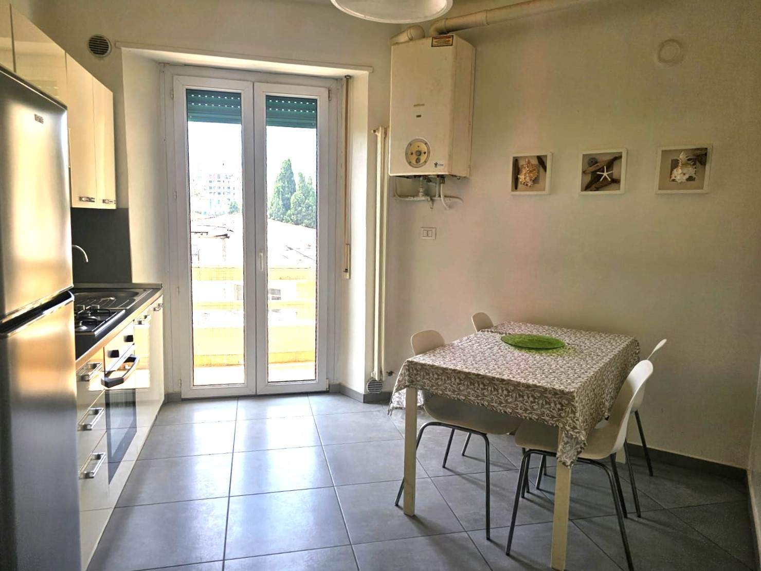 Sanremo, Centro Foce, a due passi dal mare, quadrilocale con cantina, box auto e vista mare