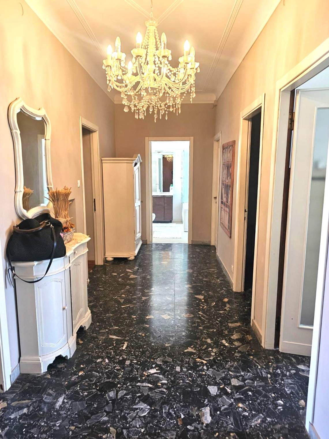 Sanremo, Centro Foce, a due passi dal mare, quadrilocale con cantina, box auto e vista mare