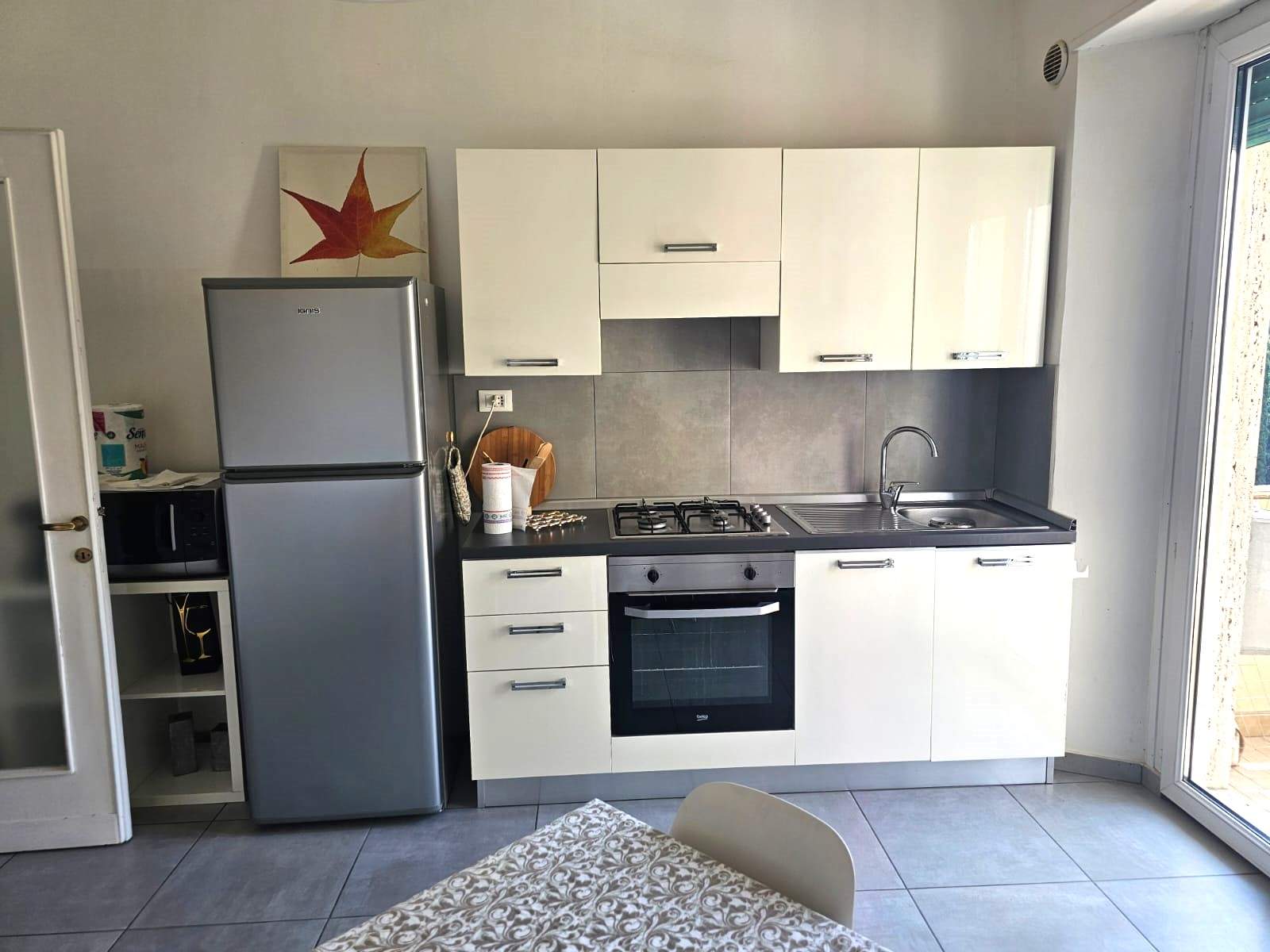 Sanremo, Centro Foce, a due passi dal mare, quadrilocale con cantina, box auto e vista mare