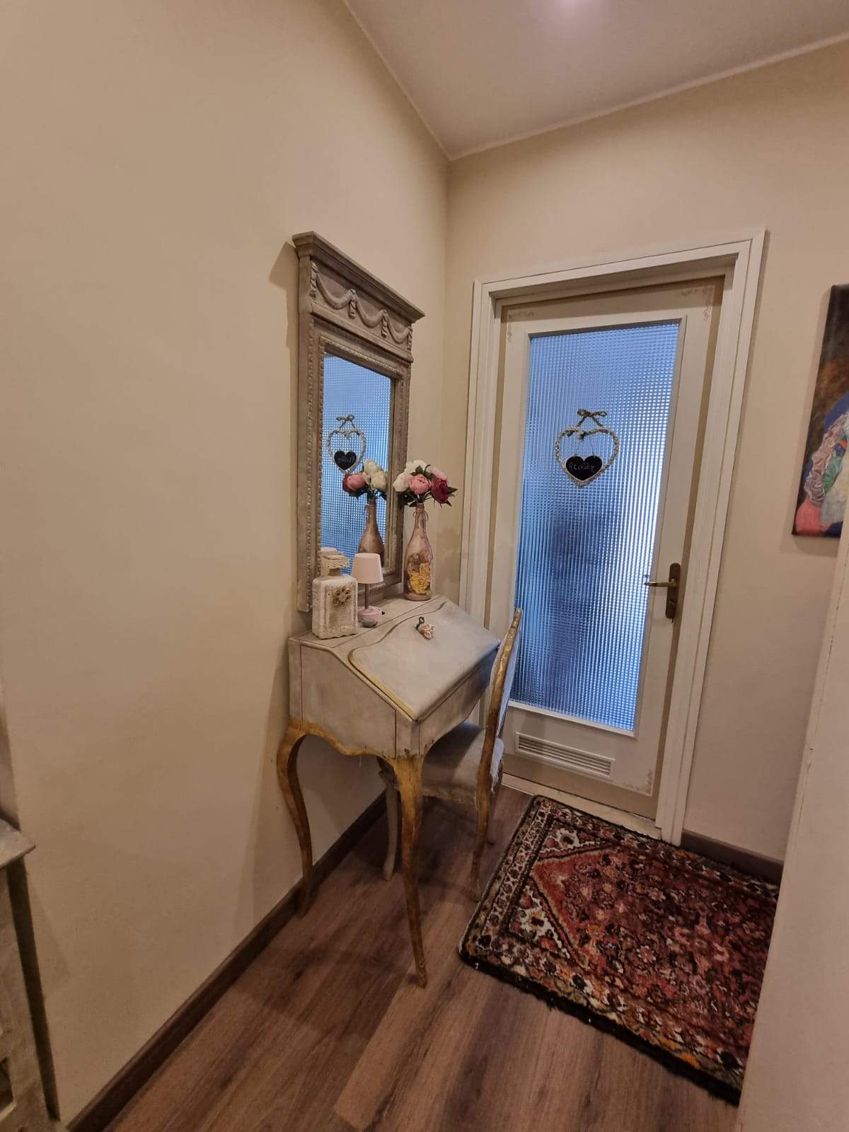 Sanremo, Corso degli Inglesi – Trilocale ristrutturato con balconate e posto auto condominiale