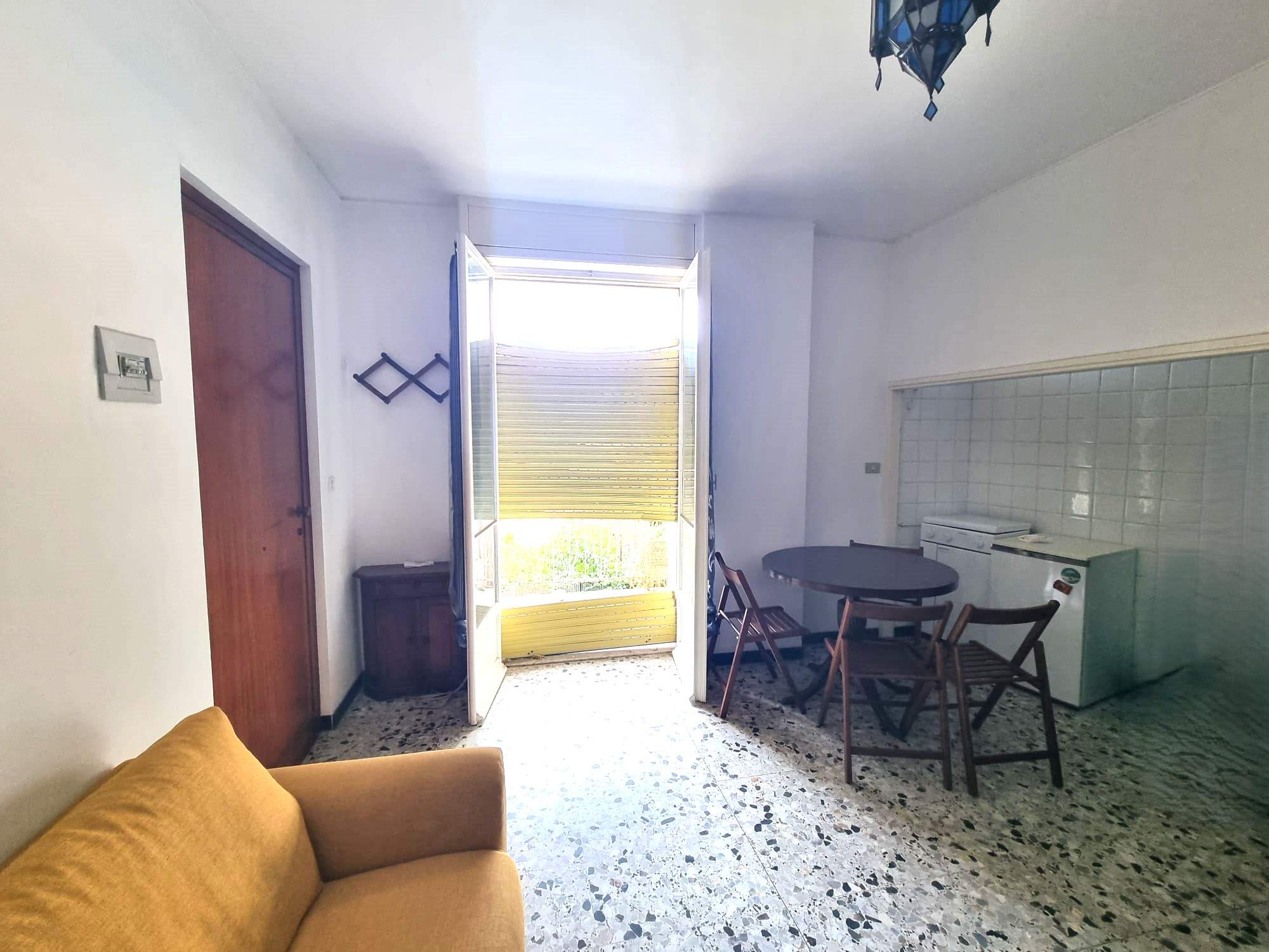 Sanremo, Via Galileo Galilei – monolocale da ristrutturare con balcone