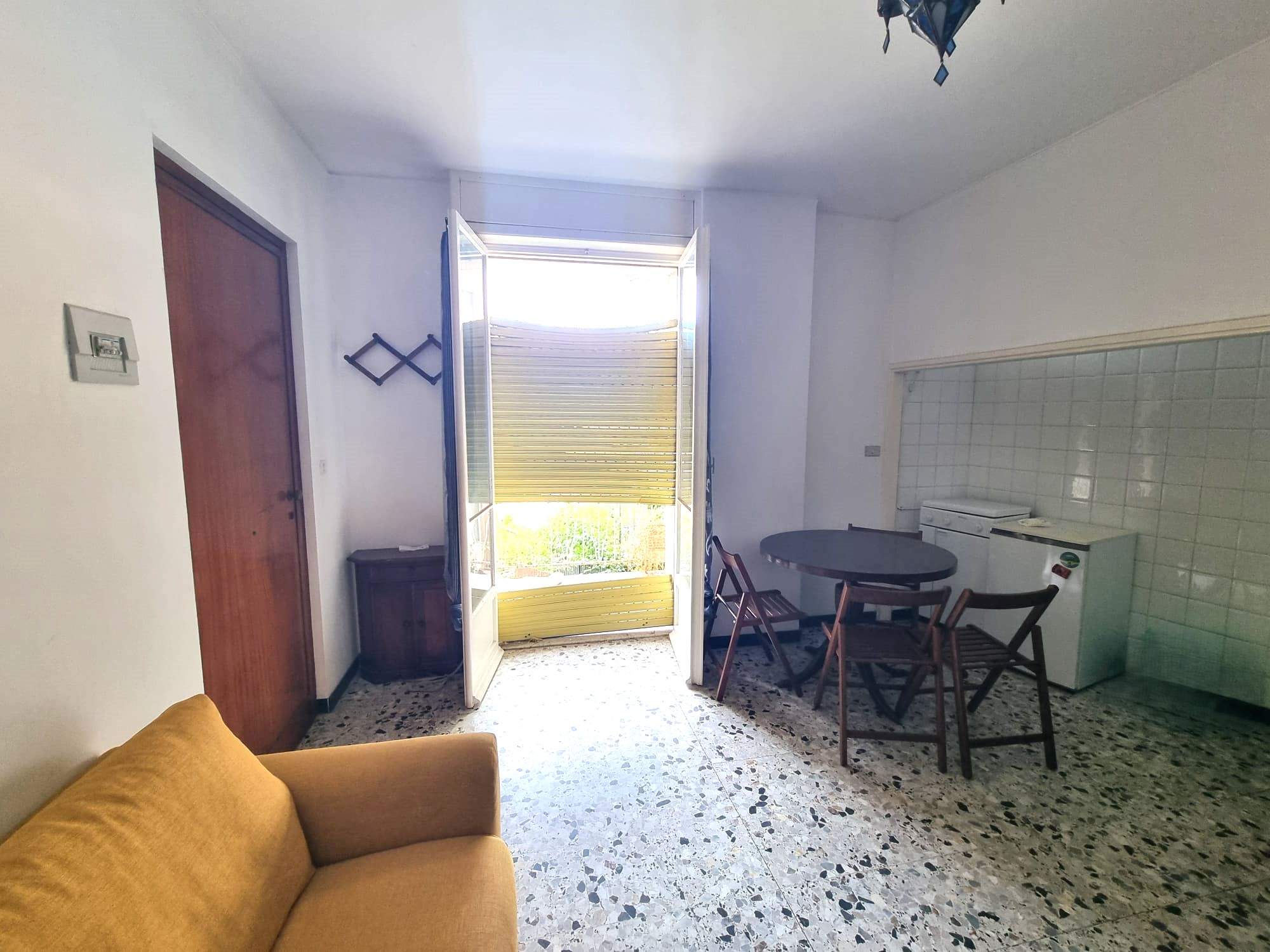 Sanremo, Via Galileo Galilei – monolocale da ristrutturare con balcone