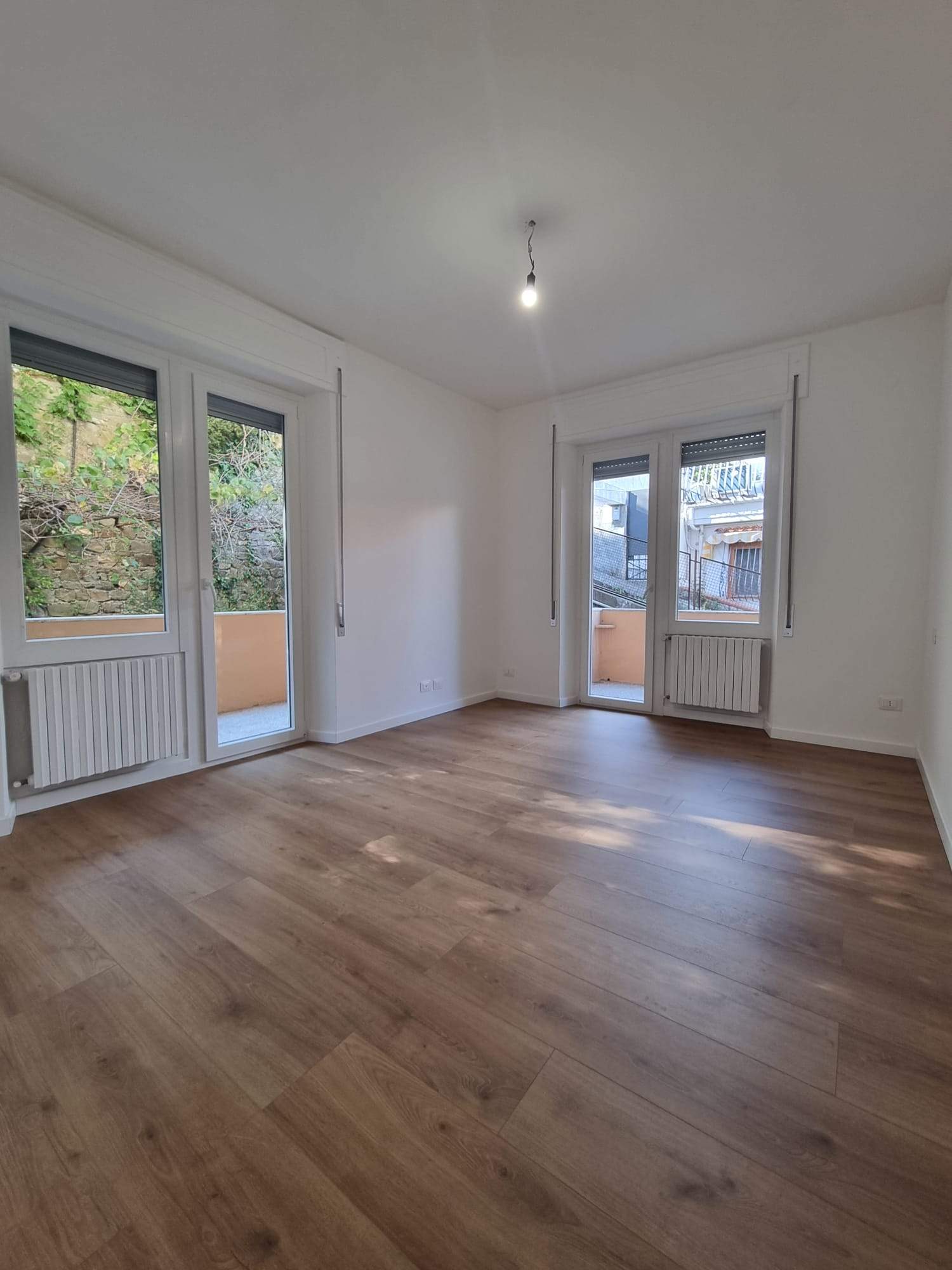 Sanremo, Zona Foce / Villa Helios/ Carrefour, Trilocale ristrutturato con cantina
