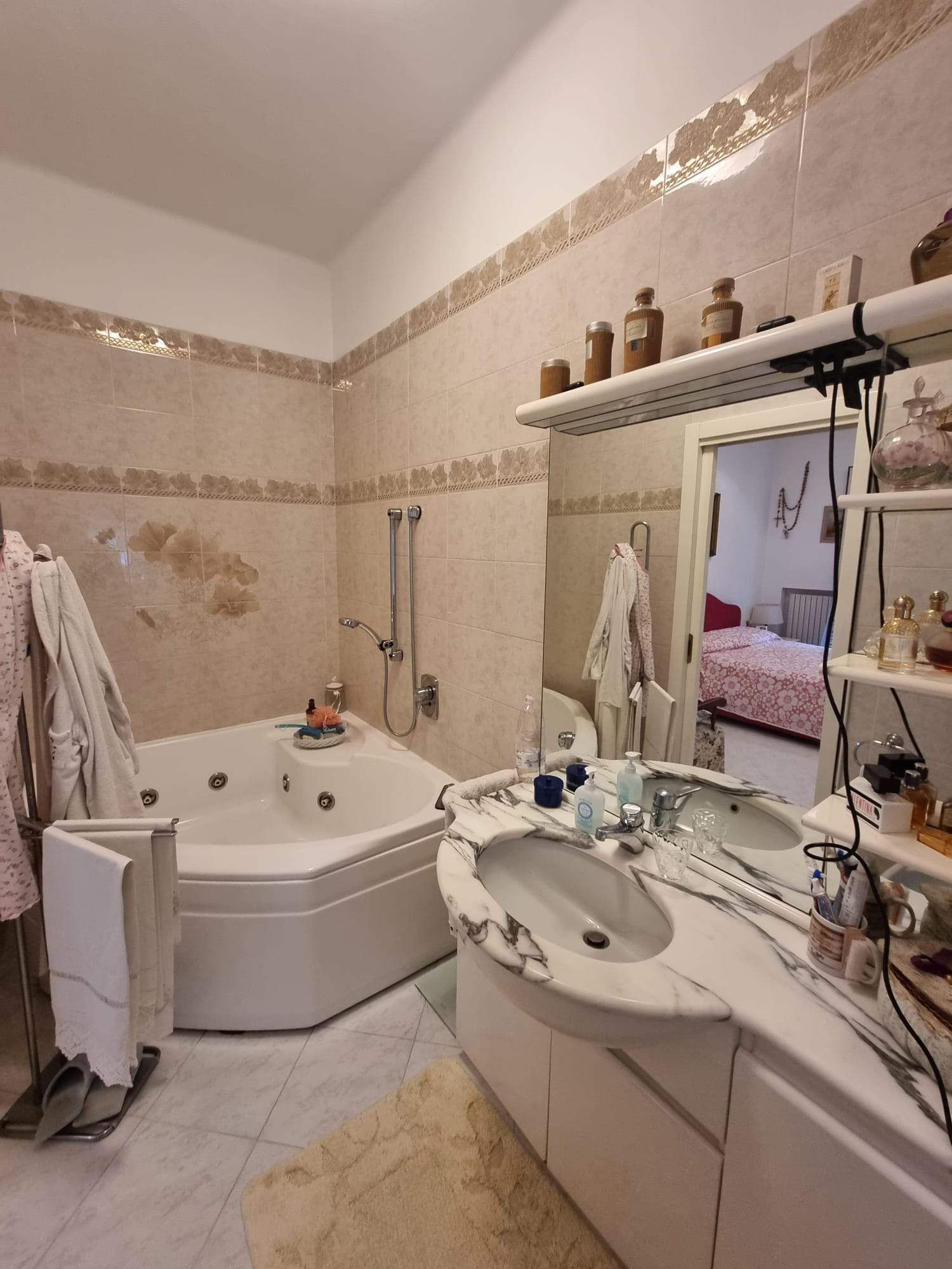 Sanremo, zona Solaro, Appartamento su due livelli in casa bifamiliare indipendente.