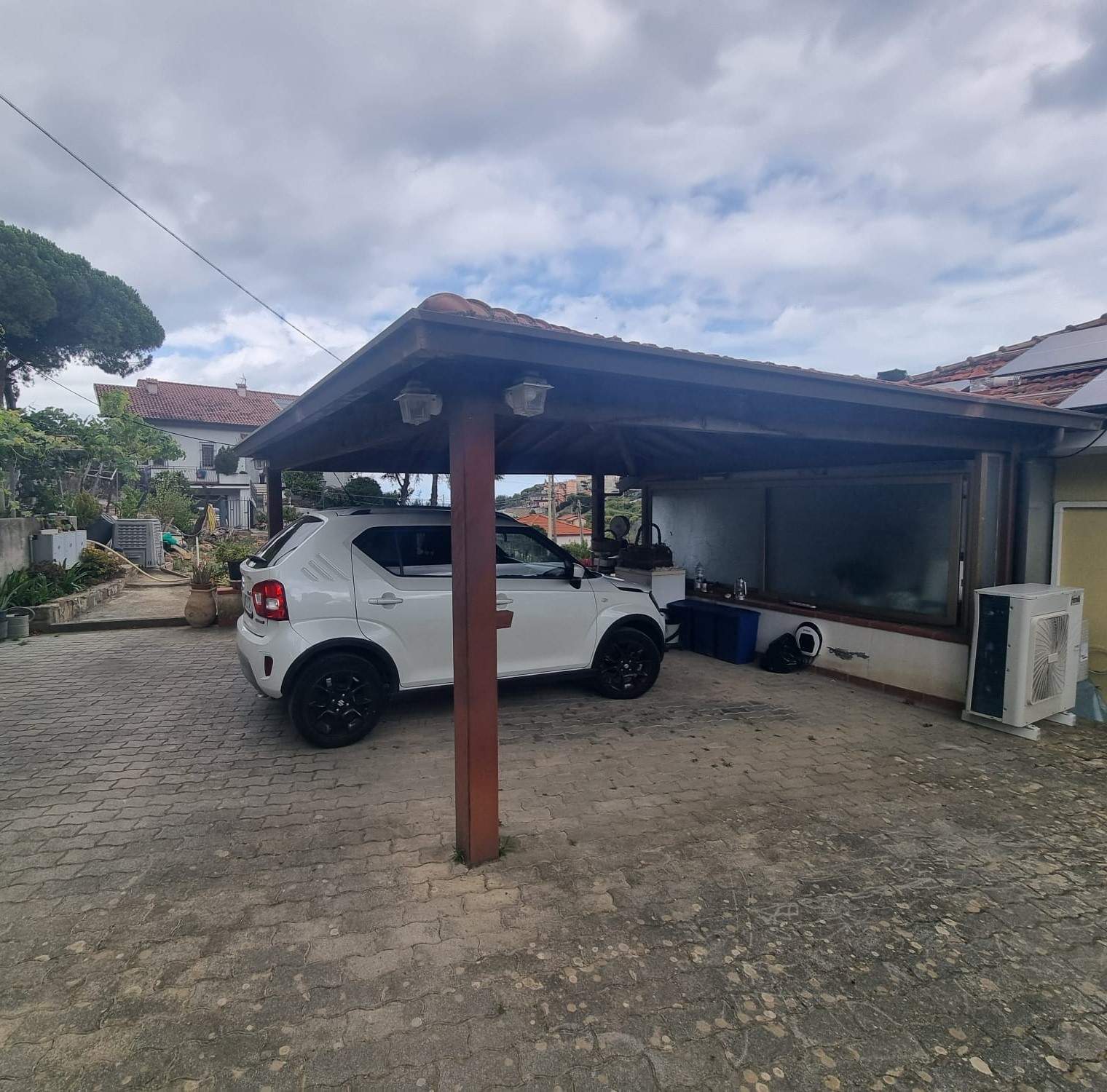 Sanremo, zona Solaro, Appartamento su due livelli in casa bifamiliare indipendente.