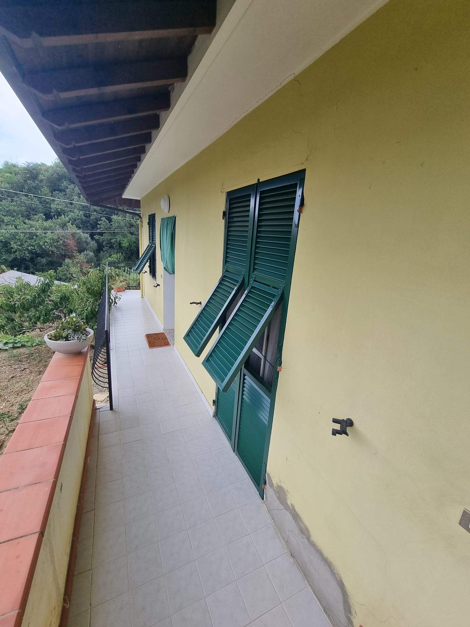 Sanremo, zona Solaro, Appartamento su due livelli in casa bifamiliare indipendente.